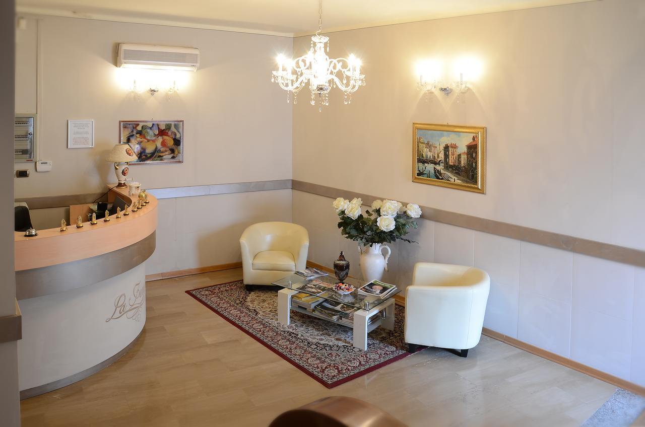 Hotel La Fenice Chiari Ngoại thất bức ảnh