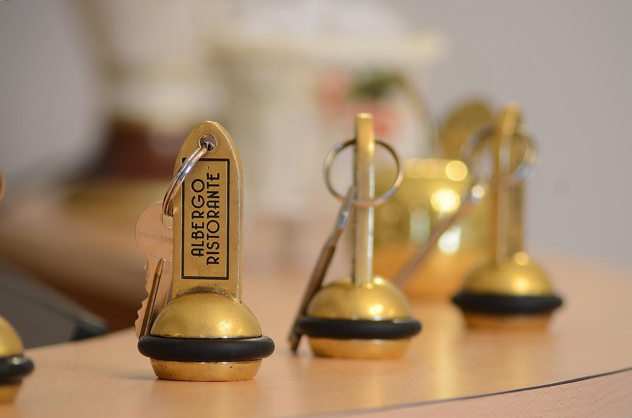Hotel La Fenice Chiari Ngoại thất bức ảnh