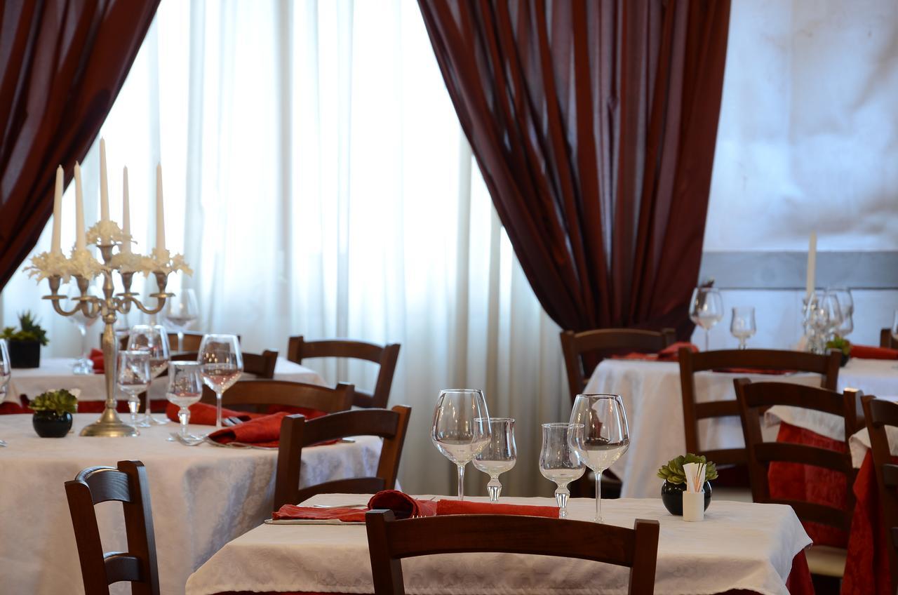 Hotel La Fenice Chiari Ngoại thất bức ảnh