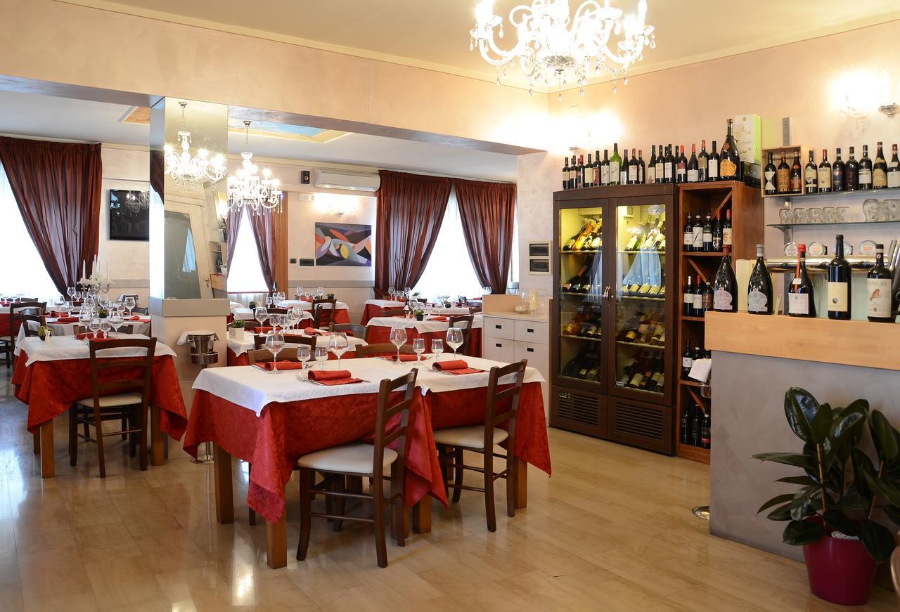 Hotel La Fenice Chiari Ngoại thất bức ảnh