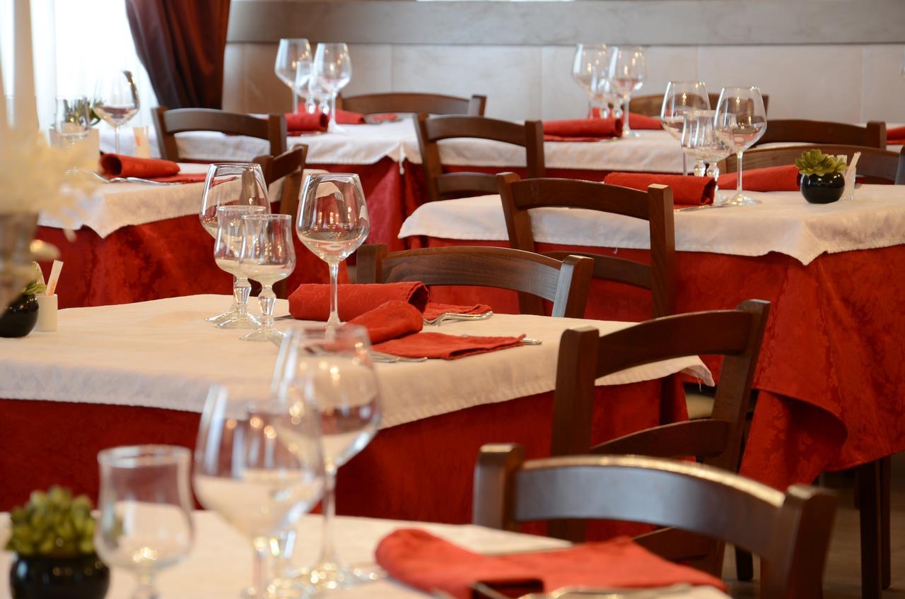 Hotel La Fenice Chiari Ngoại thất bức ảnh