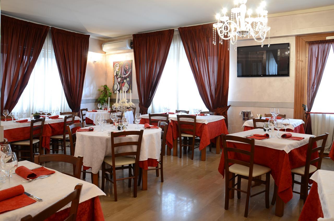 Hotel La Fenice Chiari Ngoại thất bức ảnh