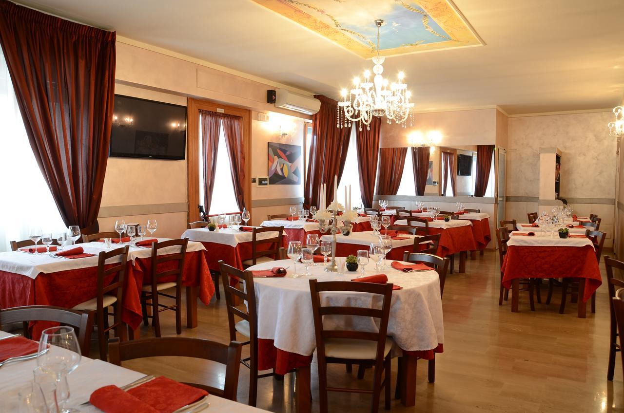 Hotel La Fenice Chiari Ngoại thất bức ảnh