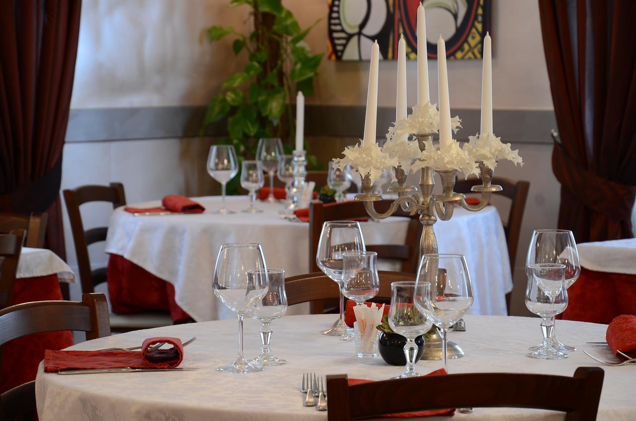 Hotel La Fenice Chiari Ngoại thất bức ảnh